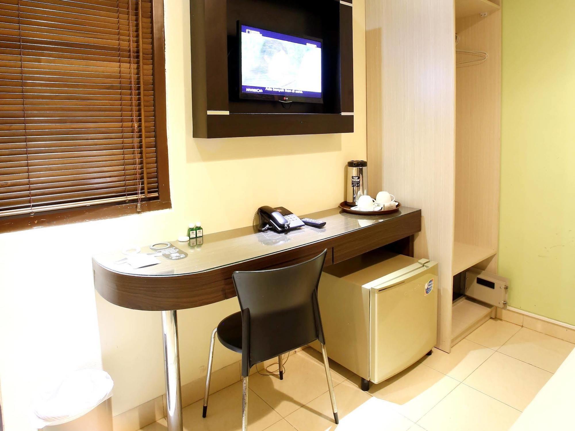 Reddoorz Plus @ Karet Setiabudi Jakarta Luaran gambar